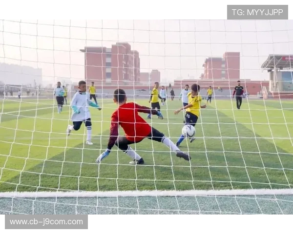 用绿茵激情重现岁月记忆足球复刻经典照片展燃情开启